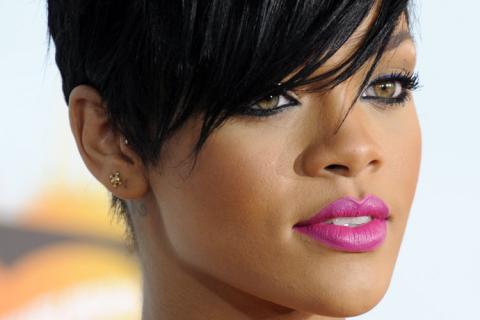 rihanna_closeGBS_cw_580039g.jpg